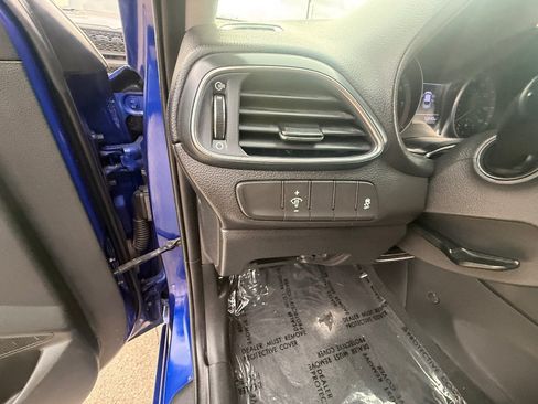 Used 2019 Hyundai Elantra GT FWD image 20