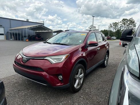 Used 2018 Toyota RAV4 Limited FWD image 1