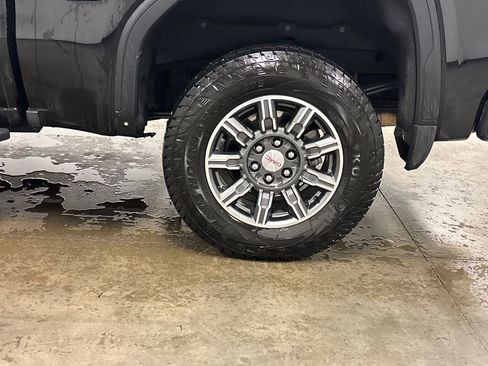 Used 2024 GMC Sierra 1500 AT4 w/ AT4 Premium Package image 12