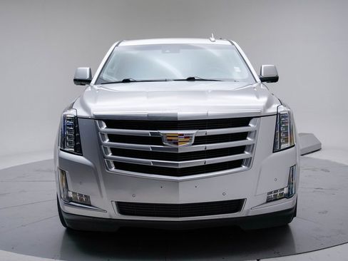 Used 2019 Cadillac Escalade ESV Luxury image 25