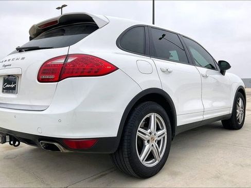 Used 2014 Porsche Cayenne Platinum Edition image 4