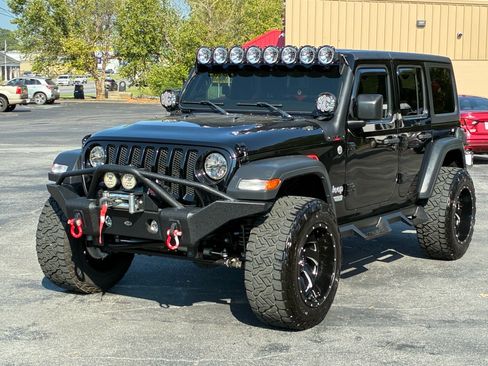 Used 2019 Jeep Wrangler Unlimited Sport S AWD/4WD image 2