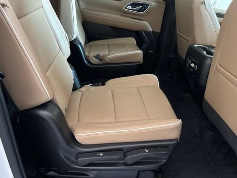 Used 2022 Chevrolet Suburban Premier AWD/4WD image 34