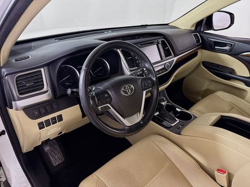 Used 2017 Toyota Highlander Limited w/ Carpet Mat Package AWD/4WD image 9