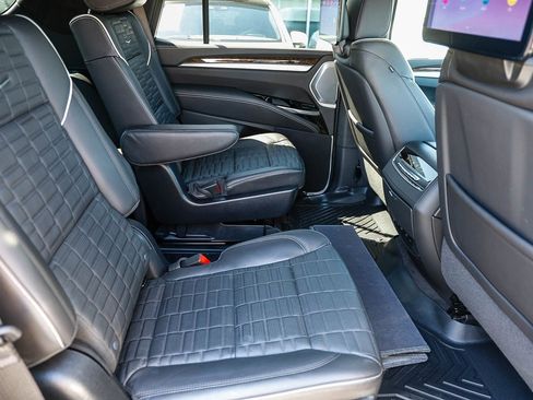 Used 2025 Cadillac Escalade Sport Platinum AWD/4WD image 18