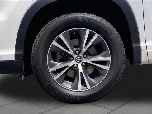 Used 2016 Toyota Highlander XLE FWD image 11