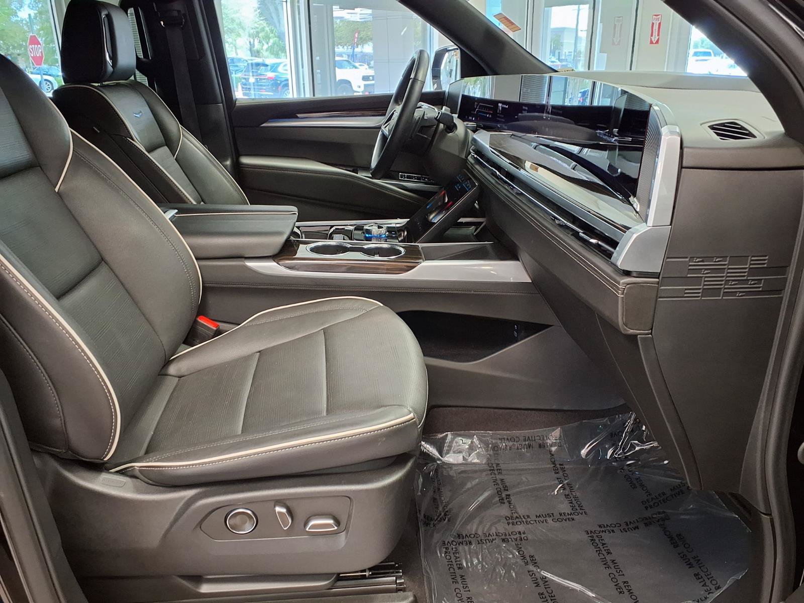 Certified 2025 Cadillac Escalade ESV Premium Luxury w/ LPO, Radiant Package AWD/4WD image 10