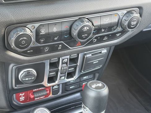 Used 2024 Jeep Wrangler Unlimited Sport AWD/4WD image 29