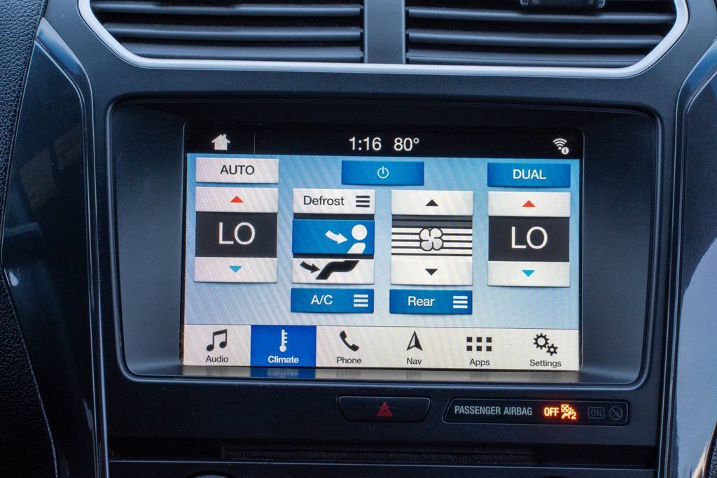 Used 2018 Ford Explorer XLT w/ Equipment Group 201A FWD image 21