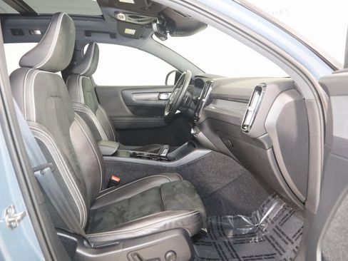 Used 2020 Volvo XC40 T5 R-Design image 13