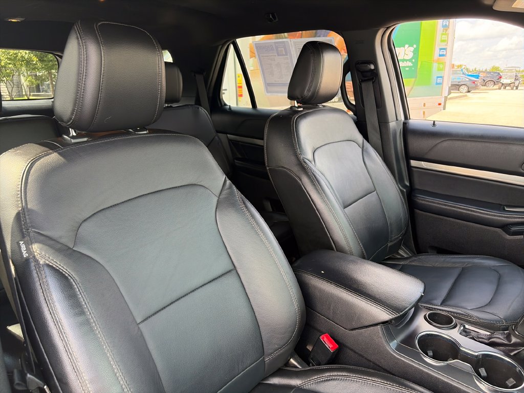Used 2018 Ford Explorer XLT w/ Equipment Group 202A FWD image 12