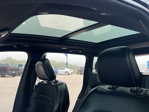 Used 2024 Jeep Grand Cherokee Limited w/ Luxury Tech Group II image 21