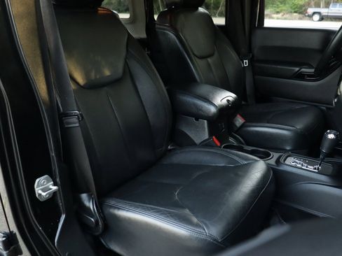 Used 2015 Jeep Wrangler Unlimited Sahara image 22