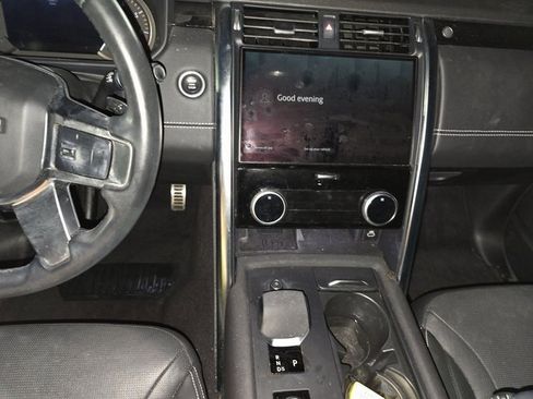 Used 2023 Land Rover Discovery S R-Dynamic image 5