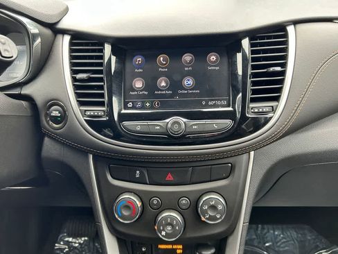 Used 2022 Chevrolet Trax LT w/ LT Convenience Package FWD image 16