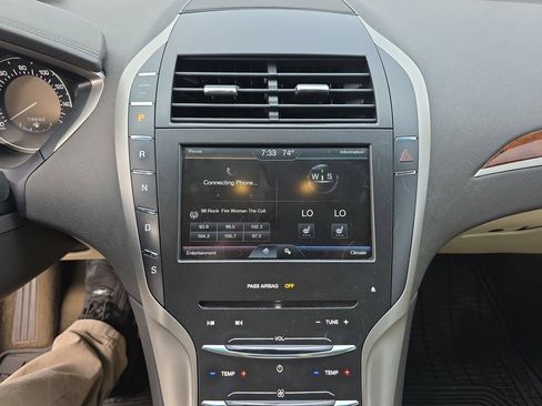 Used 2014 Lincoln MKZ w/ Equipment Group 101A Select FWD image 8