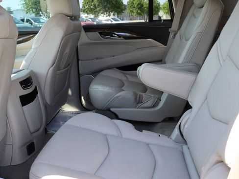 Used 2020 Cadillac Escalade Luxury AWD/4WD image 18