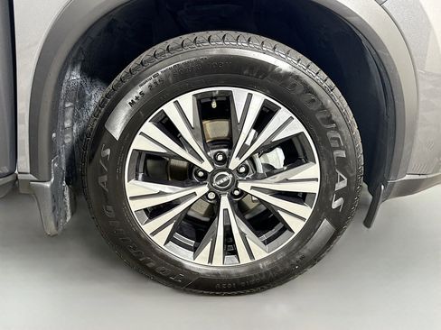 Used 2023 Nissan Rogue SV image 32