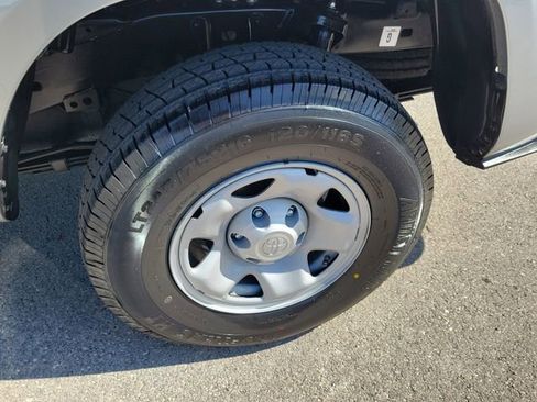 Used 2022 Toyota Tacoma SR AWD/4WD image 10
