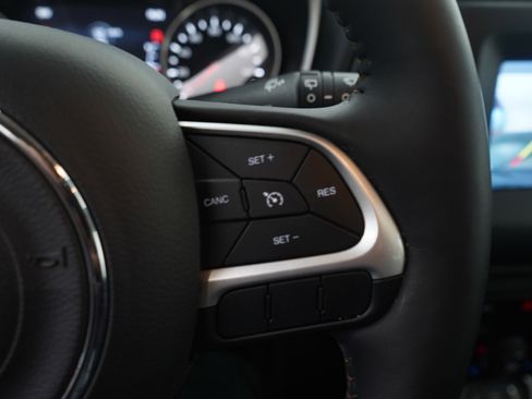 Used 2018 Jeep Compass Latitude w/ Popular Equipment Group image 18