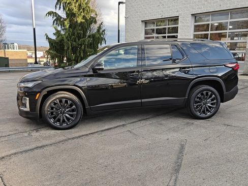 Used 2023 Chevrolet Traverse RS image 9