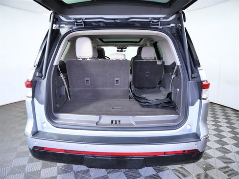 Used 2022 Lincoln Navigator Reserve image 10