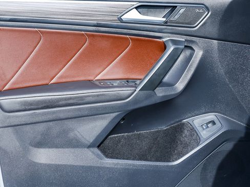 Used 2024 Volkswagen Tiguan SEL R-Line image 21