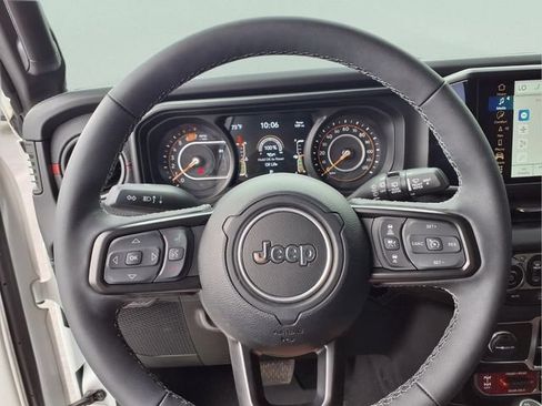 Used 2025 Jeep Wrangler Unlimited Rubicon AWD/4WD image 31