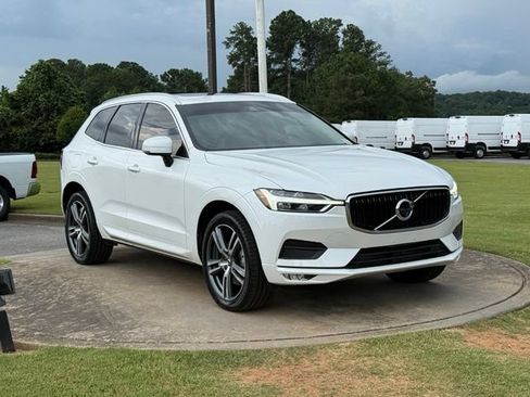 Used 2021 Volvo XC60 T5 Momentum FWD image 9