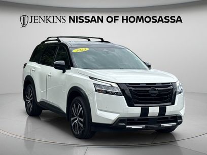 Used 2023 Nissan Pathfinder Platinum w/ Black Appearance Package