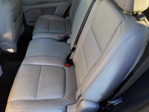 Used 2015 Ford Explorer XLT w/ Equipment Group 202A image 9