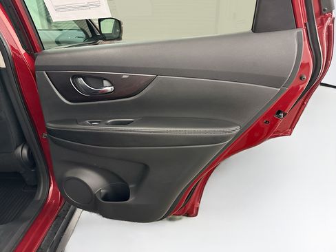 Used 2019 Nissan Rogue SV w/ Premium Package AWD/4WD image 32