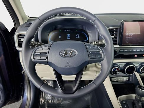 Certified 2025 Hyundai Venue Limited image 12