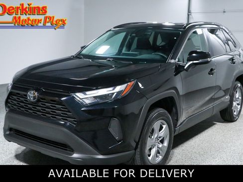 Used 2025 Toyota RAV4 XLE AWD/4WD image 1