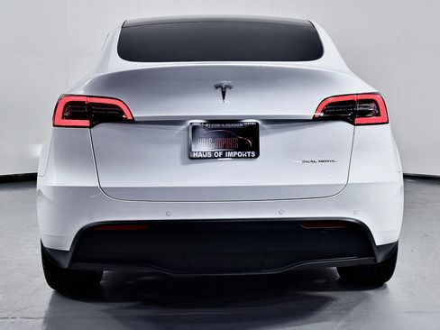 Used 2021 Tesla Model Y Long Range image 8