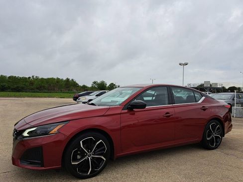 Used 2023 Nissan Altima 2.5 SR image 9