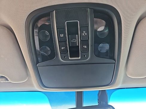 Used 2016 Kia Sorento SX image 27