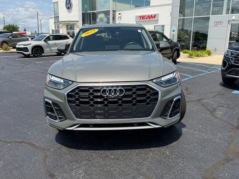 Used 2023 Audi Q5 2.0T Premium Plus w/ Premium Plus Package AWD/4WD image 2