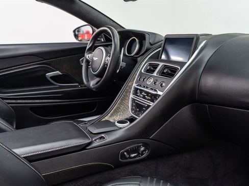 Used 2019 Aston Martin DB11 Volante image 61