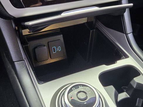 Used 2023 Ford Explorer XLT image 23