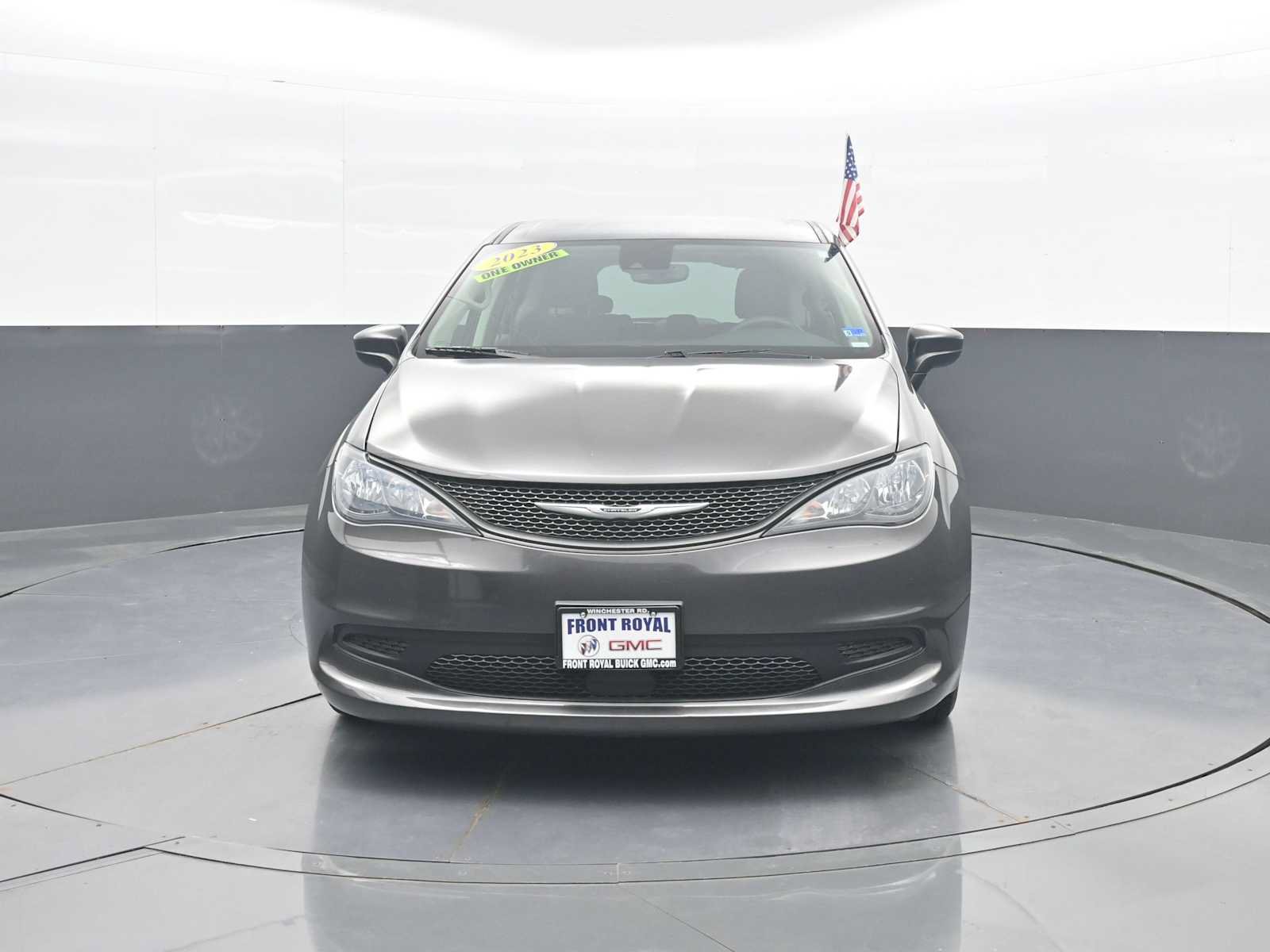Used 2023 Chrysler Voyager LX FWD image 3