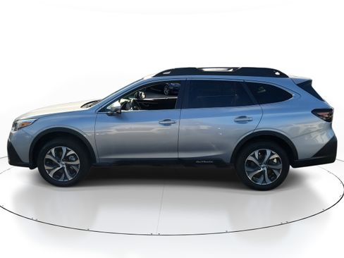 Certified 2022 Subaru Outback Limited image 3