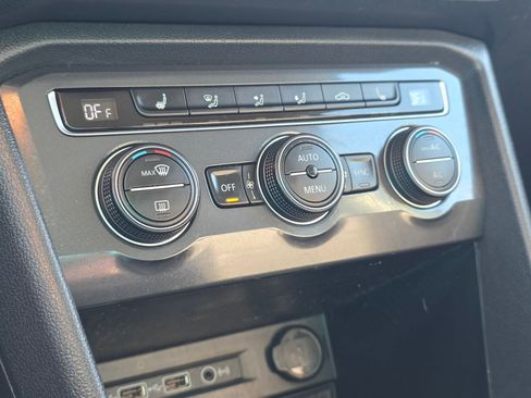 Used 2020 Volkswagen Tiguan SE w/ Panoramic Sunroof Package image 22