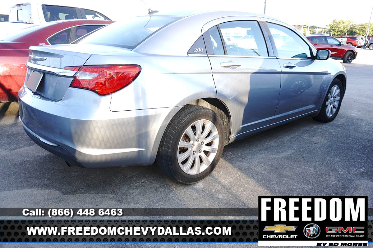 Used 2013 Chrysler 200 Touring FWD image 4