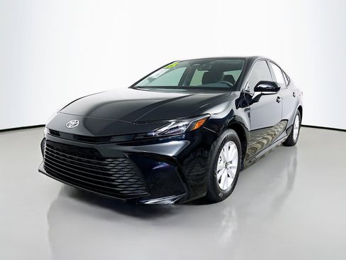 Used 2025 Toyota Camry LE w/ Convenience Package image 10