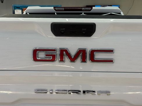 Used 2025 GMC Sierra 1500 SLT image 12