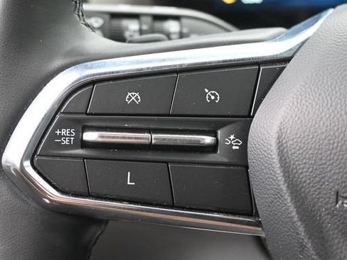 Used 2025 Chevrolet Equinox LT w/ Convenience Package II FWD image 17