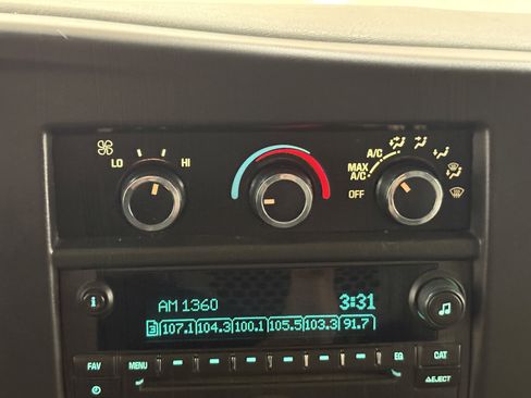 Used 2017 Chevrolet Express 2500 RWD image 13