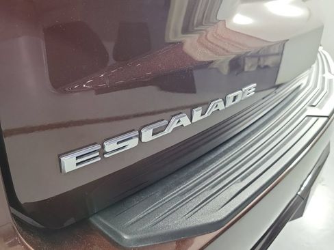 Used 2023 Cadillac Escalade Premium Luxury w/ LPO, Radiant Package RWD image 5