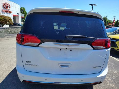 Used 2020 Chrysler Pacifica Limited w/ Advanced Safetytec Group FWD image 5